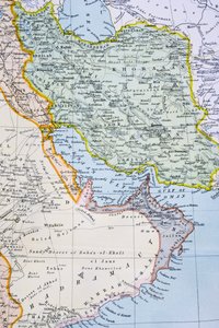 1890 में लाल सागर, फारस की खाड़ी और अफ्रीका के हॉर्न को दिखाते हुए मध्य पूर्व का आंशिक नक्शा, लंदन में प्रकाशित &39;द सिटिजन एटलस ऑफ़ द वर्ल्ड&39; से, c.1899