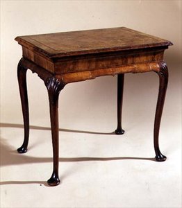 साइड टेबल, c.1710 (अखरोट) द्वारा अंग्रेजी स्कूल