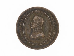 1852 के ड्यूक ऑफ वेलिंगटन की मृत्यु की स्मृति में रजत पदक द्वारा अंग्रेजी स्कूल