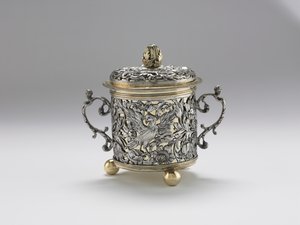 दो-हाथ का कप, 1677 द्वारा अंग्रेजी स्कूल
