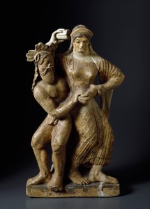 एट्रस्केन पुरातनता: ""सत्यरे और नृत्य मेनेड"" सैट्रिकम में मेटर मटुटा के एक मंदिर से टेराकोटा की मूर्ति। 480 ई.पू. मंद। 59 सेमी रोम, विला गिउलिया का राष्ट्रीय संग्रहालय द्वारा इट्रस्केन