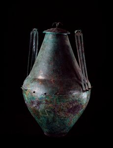 Etruscan सभ्यता: द्वि-कांस्य फूलदान डबल हैंडल और ढक्कन के साथ Vulci में कांस्य टैंक की कब्र से 680-670 ईसा पूर्व द्वारा इट्रस्केन