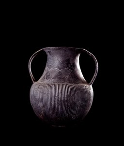 Etruscan सभ्यता: ब्लैक बुचेरो एंफोरा, Veio से, मोंटे मिशेल, इटली के नेक्रोपोलिस - 7 वीं शताब्दी ई.पू. द्वारा इट्रस्केन