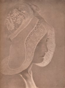 लड़की का सिर, c1900। द्वारा ईवा वाटसन ली
