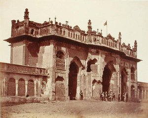 लखनऊ में एक गेटवे द्वारा फेलिस बीटो