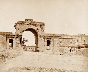 गेटवे रेजिडेंसी में अग्रणी, 13 वीं मूल निवासी इन्फैंट्री के कैप्टन एटकिंसन द्वारा आयोजित किया गया द्वारा फेलिस बीटो