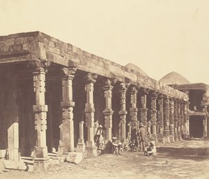 कुतुब में हिंदू मंदिर का आंतरिक भाग द्वारा फेलिस बीटो