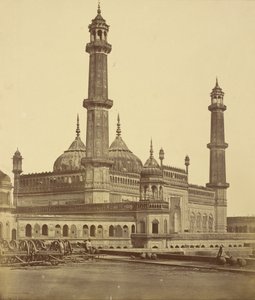 मस्जिद के अंदर आसोफू दोवला का इमामबाड़ा, जिसे अब अस्पताल के रूप में इस्तेमाल किया जाता है द्वारा फेलिस बीटो