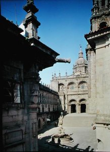 दक्षिण मुखौटा और प्लाजा डे प्रैटेरियस द्वारा फर्नांडो डी कैसस नोवोआ