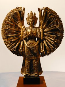 बोधिसत्व अवलोकितेश्वर (गुआनिन), चीन, पांच राजवंश, 907-960 (चमक और सुनहरी लकड़ी) द्वारा पांच राजवंश चीनी स्कूल