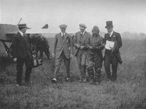 एक महान उड़ान का अंत: श्री रॉबर्ट स्लैक्स 1913 1934 में हेंडन पहुंचे द्वारा उड़ान की तस्वीर