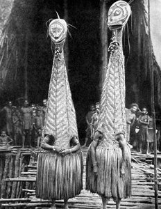 गोबलिन मास्क और विज़र्स ने ब्यूटी एड्स, पापुआ, न्यू गिनी, 1936 के रूप में पहना। द्वारा फॉक्स तस्वीरें