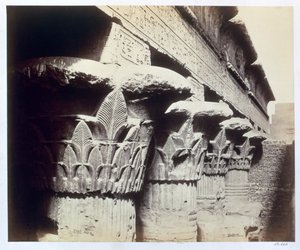 पोर्टिको की राजधानियाँ, खनम का मंदिर, एस्ना, मिस्र, 1862