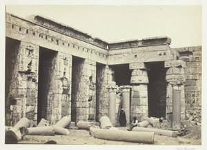 मेडिनेट हैबो का आंतरिक न्यायालय, थेब्स, 1857। द्वारा फ्रांसिस फ्रिथ