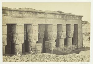डेंडेरा के मंदिर का पोर्टिको, 1857। द्वारा फ्रांसिस फ्रिथ