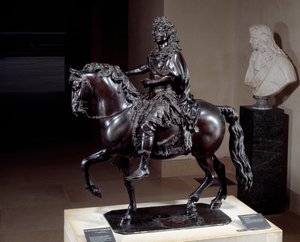 कांस्य में राजा लुई XIV (1638-1715) की घुड़सवारी की मूर्ति खोए हुए मोम से पिघल गई। फ्रेंकोइस गिरार्डन द्वारा मूर्तिकला (1628-1715)। सत्रवहीं शताब्दी। सूर्य 1,02x0,98x0,5 मीटर पेरिस मुसी डु लौवर