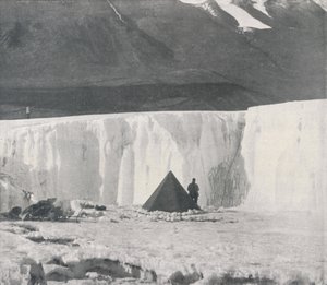 टेलर ग्लेशियर की एक सतह गली में एल्कोव कैंप, c1911, 1913