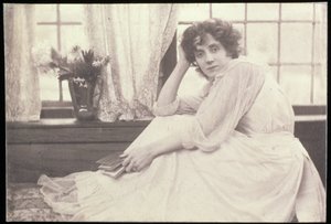 बीट्राइस स्टेला टान्नर (1865-1940) की श्रीमती पैट्रिक कैंपबेल की पोर्ट्रेट तस्वीर, फ्रेडरिक होलीयर (1837-1933) द्वारा फ्रेडरिक होलीयर