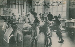 कला, फ्रांस के एक स्कूल में ड्राइंग क्लास। 1913 में पोस्टकार्ड भेजा गया। द्वारा फ्रेंच फोटोग्राफर