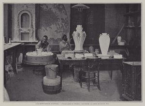 सेव्रेस पोर्सिलेन फ़ैक्टरी, फ़्रांस में ब्रश द्वारा एनामेलिंग (b/w photo) द्वारा फ्रेंच फोटोग्राफर