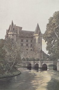 La Rochefoucauld, Chateau, टार्डोयर के तट से लिया गया दृश्य द्वारा फ्रेंच फोटोग्राफर