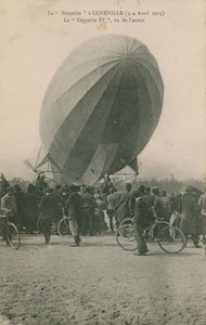 1913 में लुनविले में एक ज़ेपेलिन का पोस्टकार्ड द्वारा फ्रेंच फोटोग्राफर