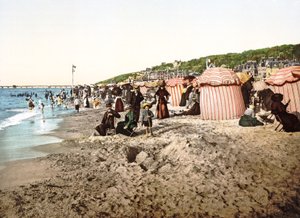 फ्रांस में ट्राउविल में समुद्र तट, 1890-1900 द्वारा फ्रेंच फोटोग्राफर