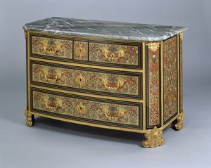एक लुई XIV कमोड, c.1710 (पॉलीक्रोम टॉर्किशेल और पीतल जड़ना)