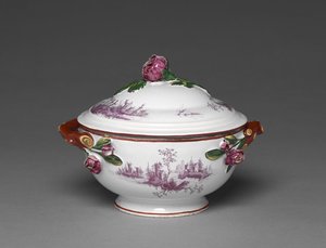 कवर्ड बाउल, सेंट क्लेमेंट फैक्टरी द्वारा निर्मित, c.1775 द्वारा फ्रेंच स्कूल