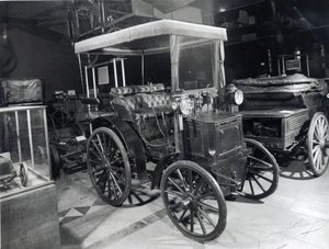प्रारंभिक प्यूज़ो ऑटोमोबाइल, c.1898 द्वारा फ्रेंच स्कूल