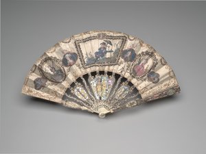 एक chinoiserie दृश्य के साथ तह प्रशंसक, देहाती आंकड़े, और अभी भी जीवन, c.1780s (हाथी दांत, सोने का पानी चढ़ा, माँ-मोती, ग्लास या रॉक क्रिस्टल, और पेस्ट मणि (बाद में) द्वारा फ्रेंच स्कूल