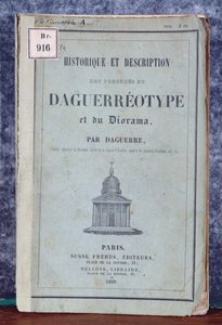 डागरेरेोटाइप और डायोरमा की प्रक्रियाओं का इतिहास और विवरण, 1839 में डागुअरे और गिरौक्स द्वारा विपणन किए गए कैमरे के साथ मैनुअल द्वारा फ्रेंच स्कूल