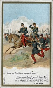 मेरे परिवार में हम पीछे नहीं हटते!. 16 मई 1843 को अब्द अल कादर (अब्द अल-कादर) के स्माला (स्मला) लेते समय सावधानी बरतने की सलाह देने वाले ड्यूक ऑफ औमले की प्रतिक्रिया उनके जनरल स्टाफ को। 19 वीं शताब्दी की क्रोमोलिथोग्राफी। द्वारा फ्रेंच स्कूल