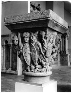 एवरिस के खिलाफ दया, नोट्रे-डेम-डु-पोर्ट, क्लेरमोंट-फेरैंड (पत्थर से प्लास्टर डाली) के चर्च से गुणों के खिलाफ लड़ाई के चित्रण की राजधानी, (दूसरे पक्ष से प्लास्टर देखें) द्वारा फ्रेंच स्कूल
