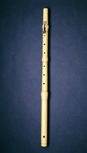 Naust, Paris, c.1725 द्वारा बनाई गई एक-कुंजी बांसुरी द्वारा फ्रेंच स्कूल