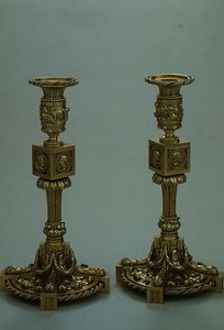 बाउचरन द्वारा कैंडलस्टिक्स की जोड़ी, 1783 (सिल्वर गिल्ट) द्वारा फ्रेंच स्कूल