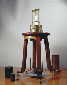 पीज़ोइलेक्ट्रिक क्वार्ट्ज उपकरण, पियरे (1859-1906) और जैक्स क्यूरी, 1897 द्वारा डिज़ाइन किया गया द्वारा फ्रेंच स्कूल