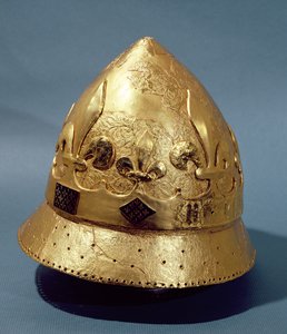1986 (लौवर) के लौवर की खुदाई में मिले चार्ल्स VI (1368-1422) के सोने के आकार वाले हेलमेट का पुनर्निर्माण