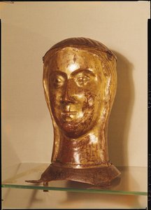 सेंट उर्सुला के साथी के प्रमुख सिर, c.1300, लिमोजेस (सोने का पानी चढ़ा हुआ तांबा)