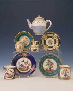 चायदानी, प्लेट और कप का चयन, c.1770 (चीनी मिट्टी के बरतन)