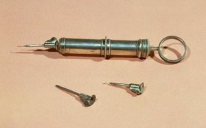 सिरिंज का आविष्कार चार्ल्स-गैब्रियल प्रवाज़ (1791-1853) ने 1853 में विभिन्न सुइयों के साथ किया था द्वारा फ्रेंच स्कूल