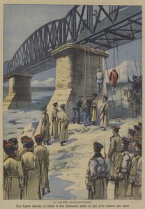 रूस-जापानी युद्ध: रूसी सैनिकों ने तीन जापानी तोड़फोड़ करने वालों को उस पुल से लटका दिया जिसे वे उड़ाने की योजना बना रहे थे (कलर लिथो) द्वारा फ्रेंच स्कूल