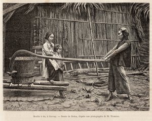 गोकोंग में एक किसान के घर के सामने, 1872 में डॉक्टर मोरिस द्वारा रॉबिन द्वारा कोचीन की यात्रा का चित्रण करते हुए एक चित्र के बाद उत्कीर्णन, एडौर्ड चार्टन द्वारा संपादित "" ले टूर डू मोंडे "" 1875 में प्रकाशित हुआ। हैचेट संस्करण, पेरिस।  द्वारा फ्रेंच स्कूल