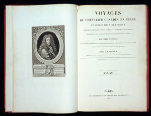 1811 में फारस में नाइट चार्जिन की ट्रेवल्स से टाइटलपेज और फ्रंटस्पाईज पोर्ट्रेट द्वारा फ्रेंच स्कूल
