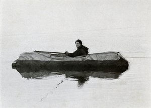 1911, 1913 में एक कयाक में कैंपबेल अफलोत द्वारा जी। मुर्रे लेविक