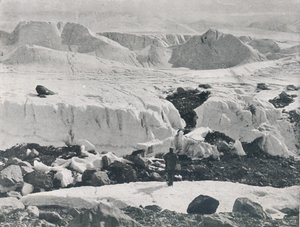 प्रीस्ले ग्लेशियर के प्रवेश द्वार पर क्रेवसड आइस, c1911, 1913 द्वारा जी। मुर्रे लेविक