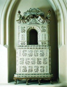 स्टोव, c.1760 (सीसा और सोने से सजी टाइलें) द्वारा डांस्क स्कूल
