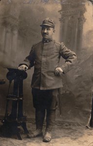 एल्बम "द जीएम आर आर्मी (प्रथम विश्व युद्ध)": 23 वीं रेजिमेंट के सैनिक। देश के अनुसार वर्दी में प्रादेशिक मिलिशिया (बी/डब्ल्यू फोटो) द्वारा जेम्मी जिम्मी