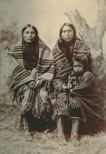 दो Comanche महिलाएं और एक छोटा बच्चा द्वारा जॉर्ज ए। एडिसन