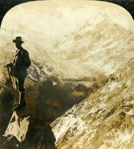 माउंट कुक, और हेड ऑफ द ग्लेशियर ग्लेशियर, न्यूजीलैंड, c1909। द्वारा जॉर्ज रोज़